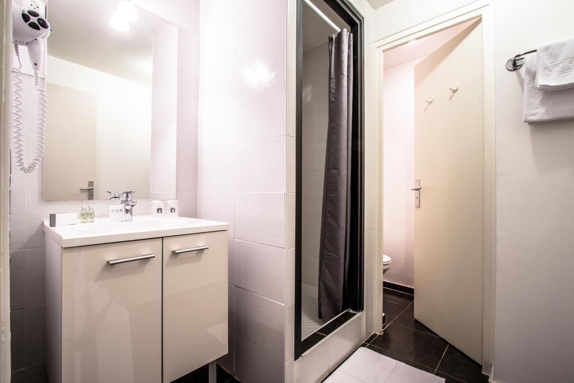 Hotel Actuel Chambery Centre Gare Exterior photo